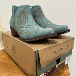 NWT Roper Womens Blue Faux Leather Ava Western Size 7 Ankle Boots